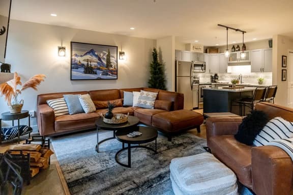 Upper Vill 3BRM:Walk to Mtn, Patio, Fam Friendly, Sleeps 5.