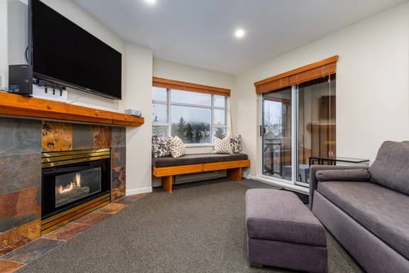 Whistler Vill 1BR: Balcony, Walk to Everything, Sleeps 4!