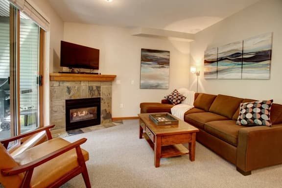 Whistler Vill 2BR: Pool, Hot Tub, Balcony, Free Parking. Walk to Everything